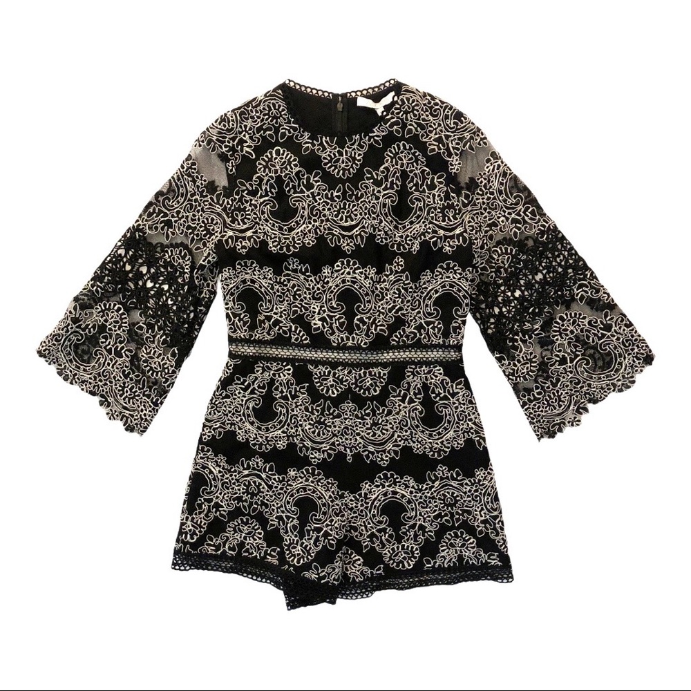Alexis Veneda Bell Sleeve Lace Romper Medium